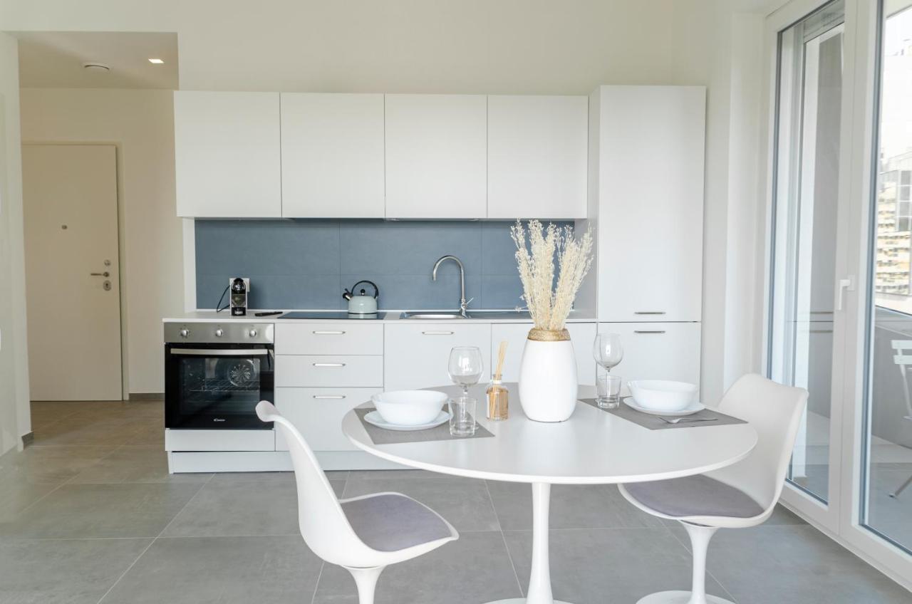Ferienwohnung Apulialux - Exclusive And Modern City View, Private Parking Bari Exterior foto