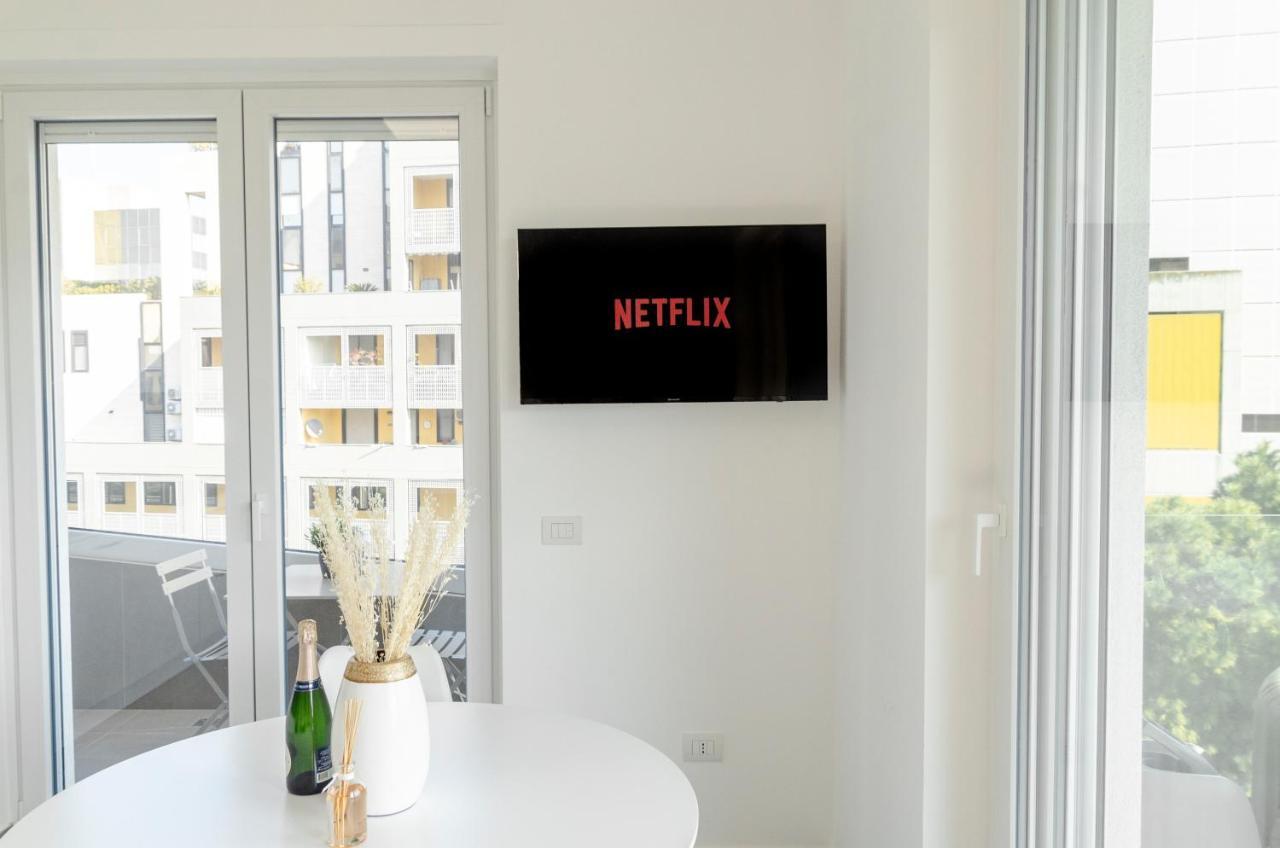 Ferienwohnung Apulialux - Exclusive And Modern City View, Private Parking Bari Exterior foto