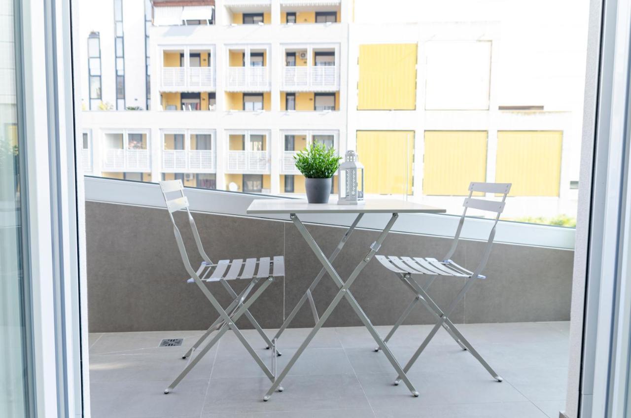 Ferienwohnung Apulialux - Exclusive And Modern City View, Private Parking Bari Exterior foto