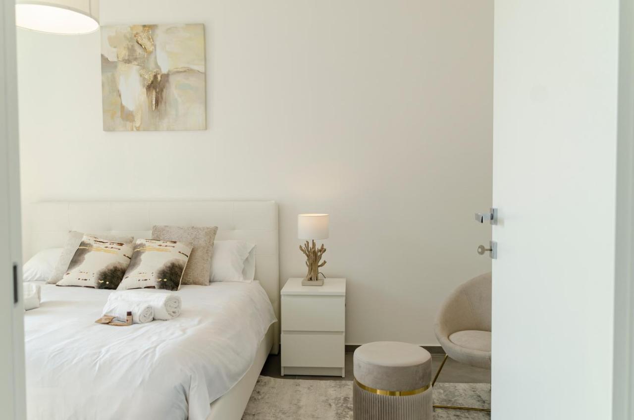 Ferienwohnung Apulialux - Exclusive And Modern City View, Private Parking Bari Exterior foto