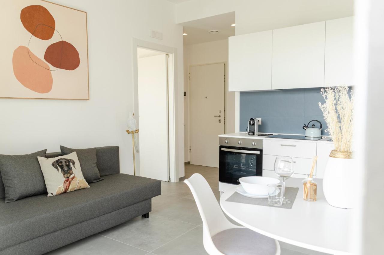 Ferienwohnung Apulialux - Exclusive And Modern City View, Private Parking Bari Exterior foto