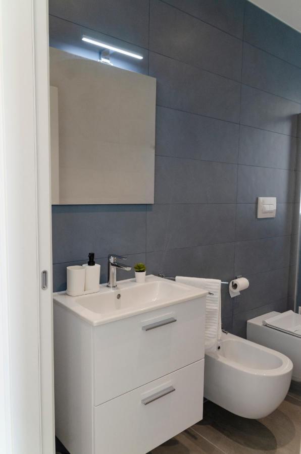 Ferienwohnung Apulialux - Exclusive And Modern City View, Private Parking Bari Exterior foto